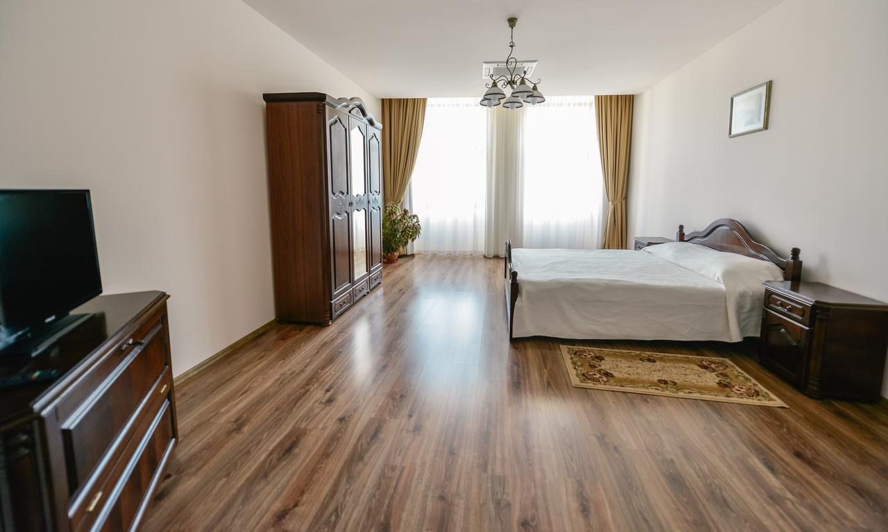 Le Petit Paris Hotel